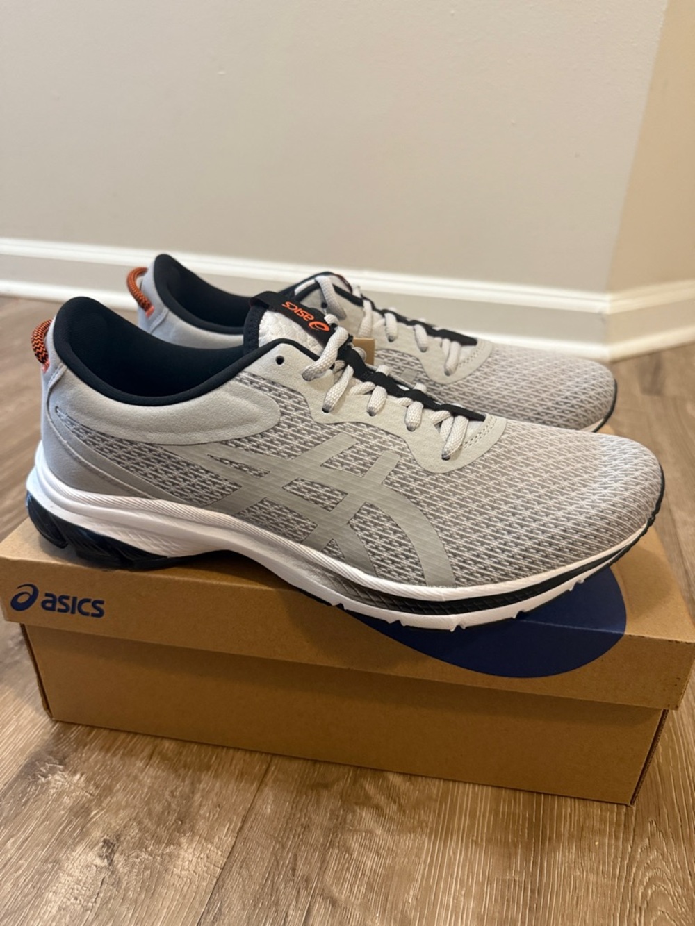ASICS Men’s Gel-Kumo LYTE 2 athletic shoes